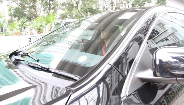 Tài tử Hong Kong xấu hổ đến mức không dám lộ mặt sau khi bị người tình Á hậu cắm sừng-2