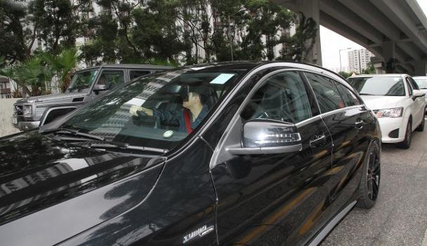 Tài tử Hong Kong xấu hổ đến mức không dám lộ mặt sau khi bị người tình Á hậu cắm sừng-3