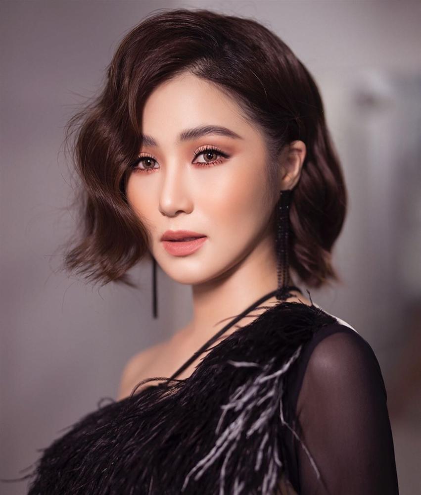 Dù chụp chính diện hay sau lưng, Thu Minh vẫn gây mê với thân hình sexy ở tuổi tứ tuần-4