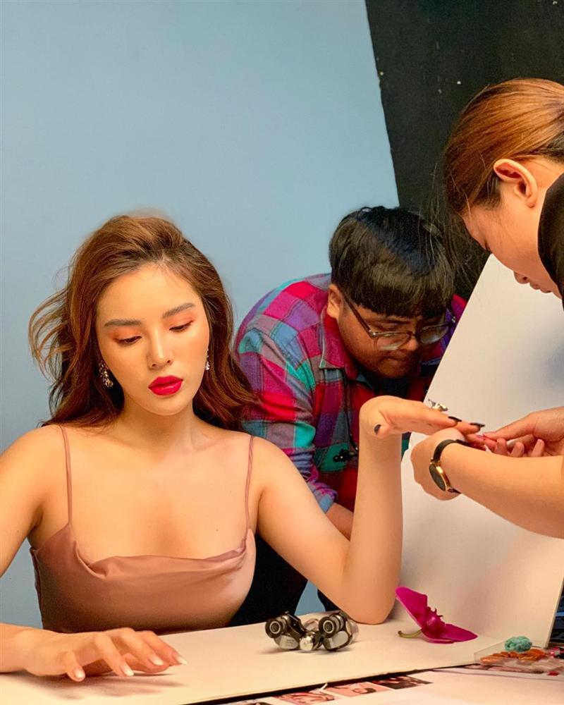 Dù chụp chính diện hay sau lưng, Thu Minh vẫn gây mê với thân hình sexy ở tuổi tứ tuần-7