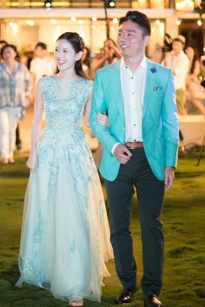 Người tiếc, kẻ mỉa mai hot girl trà sữa vì bê bối tình dục của chồng-2