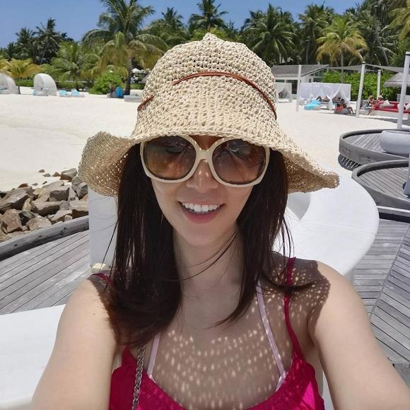Gái 1 con Lâm Tâm Như chiêu đãi người hâm mộ bằng loạt ảnh mát mẻ ở Maldives-2