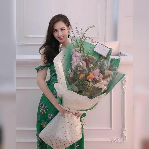 Tự nhận mình xinh như tiên nữ giáng trần, mẹ 2 con Tâm Tít khoe nhan sắc trẻ trung ngược thời gian-3