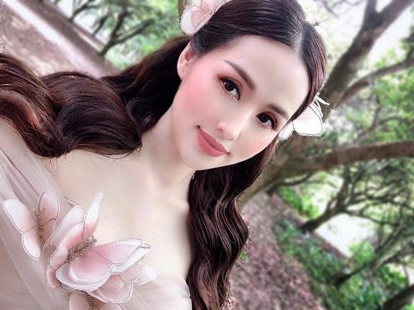 Tự nhận mình xinh như tiên nữ giáng trần, mẹ 2 con Tâm Tít khoe nhan sắc trẻ trung ngược thời gian-1