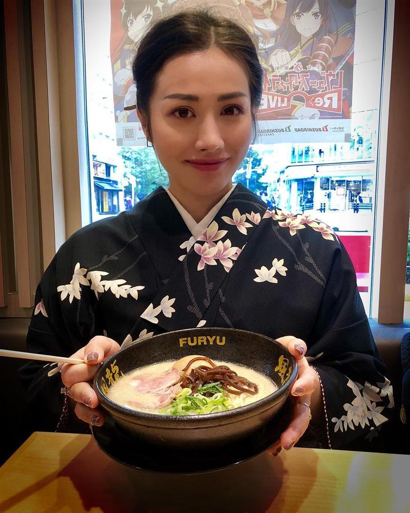 Trong khi Lương Bằng Quang ồn ào chuyện tình cảm thì tình cũ Yaya Trương Nhi ngày càng xinh đẹp và gợi cảm-5