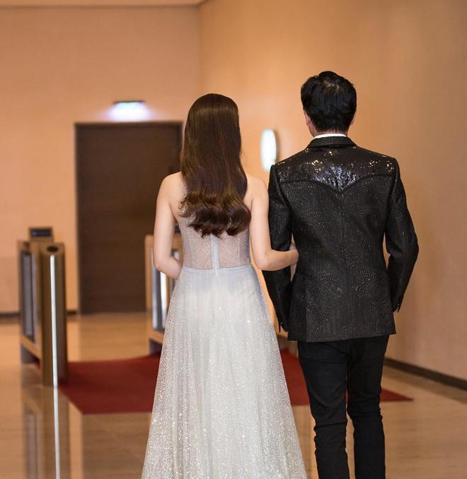 Dương Khắc Linh và bạn gái kém 13 tuổi thoải mái tình tứ trên MXH-5