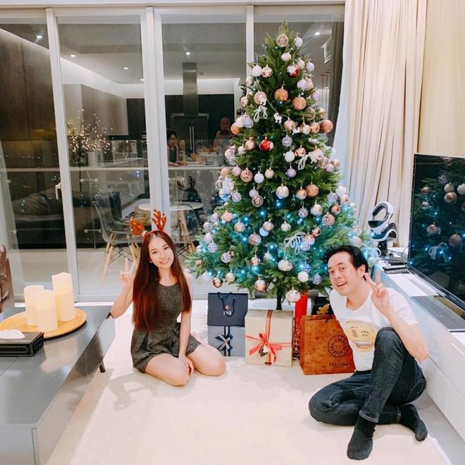 Dương Khắc Linh và bạn gái kém 13 tuổi thoải mái tình tứ trên MXH-8