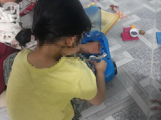 Người mẹ đau đớn làm đơn tố cáo gã xe ôm 60 tuổi xâm hại con gái 5 tuổi: Con bé nói ông ấy làm nó đau lắm...-2