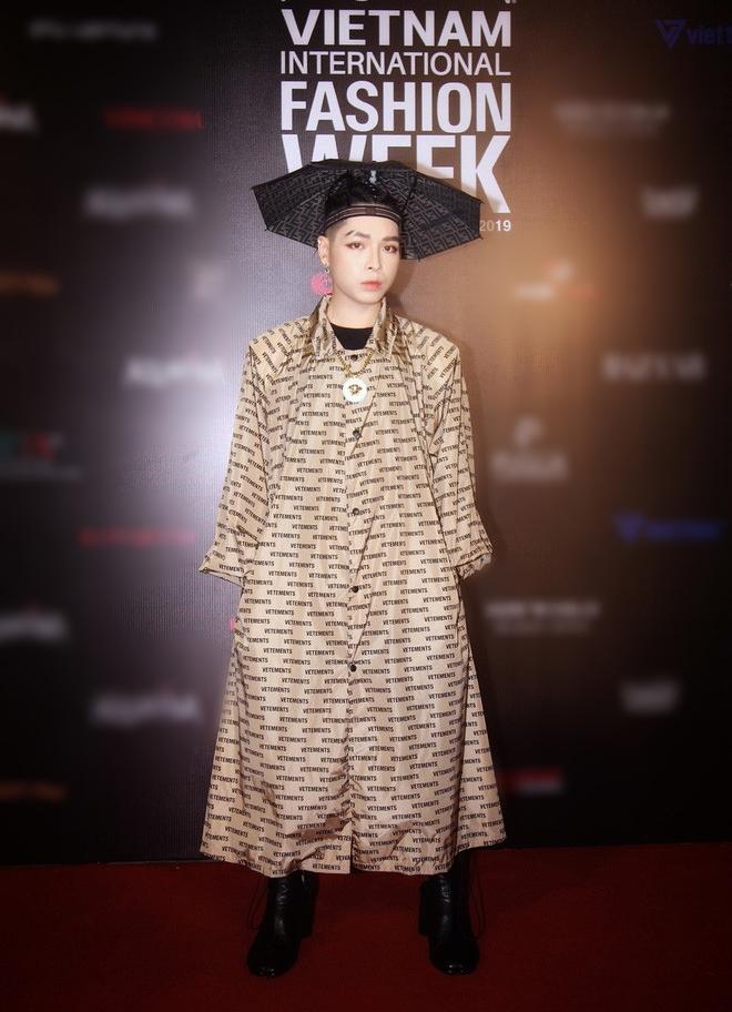 Hóa ra đằng sau bộ đồ như thầy pháp bắt ma của Đức Phúc là cả một sự tính toán cực kỳ tinh vi-1