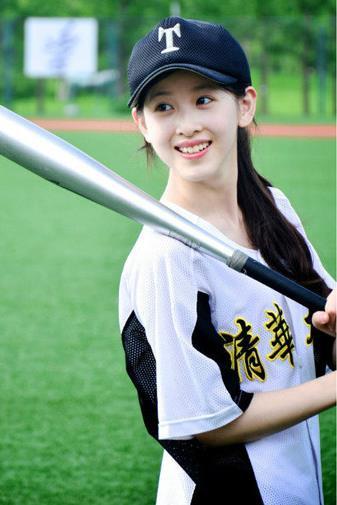 Hot girl trà sữa từ tỷ phú trẻ nhất Trung Quốc đến cô vợ đáng thương-4