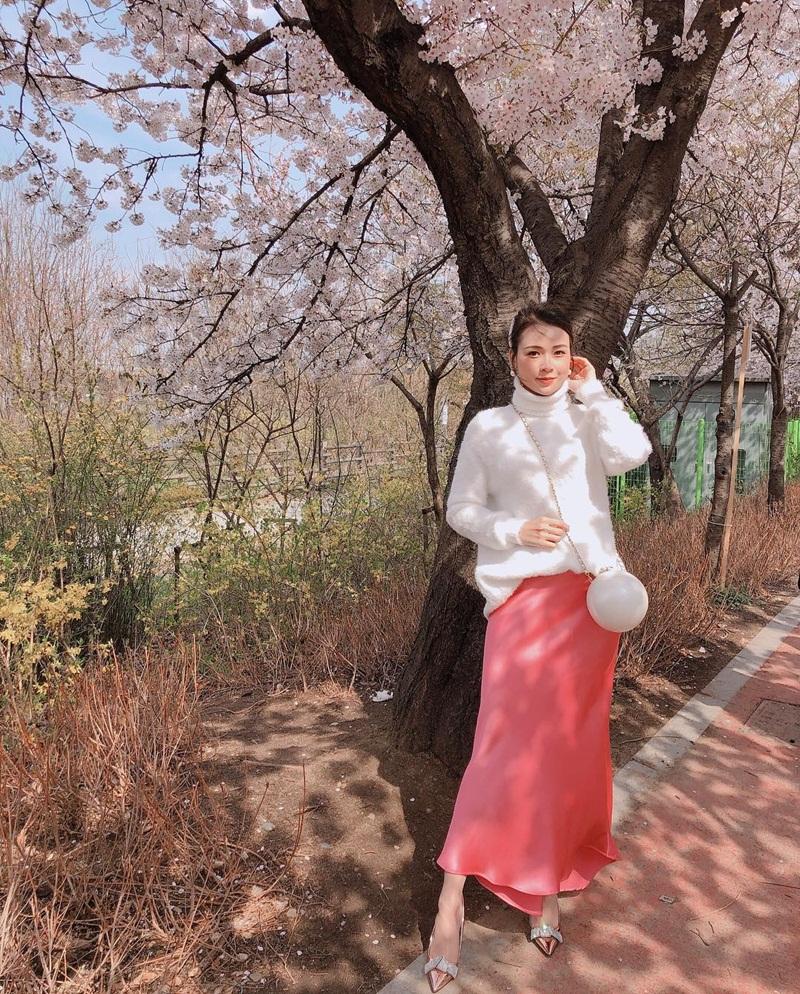 STREET STYLE giới trẻ: Hoàng Yến Chibi khoe ngực khủng - Jun Vũ mát mẻ với bikini xanh nõn chuối-8