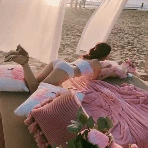 Ngọc Trinh cười khoái chí trước lời cảnh báo đừng ai dại mà yêu nữ hoàng nội y-1