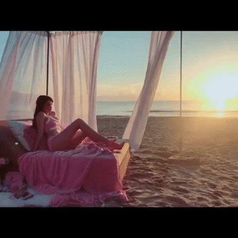 Ngọc Trinh cười khoái chí trước lời cảnh báo đừng ai dại mà yêu nữ hoàng nội y-2