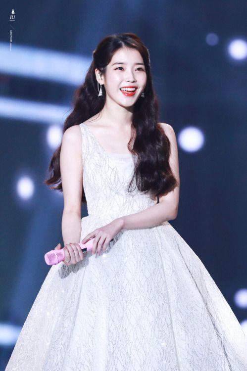 Chỉ với một cái hất tóc, nữ thần IU khiến cộng đồng mạng trầm trồ hết lời-6