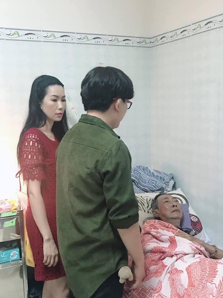 Nghệ sĩ Lê bình đã tỉnh táo hơn nhưng tâm trạng vô cùng nhạy cảm, liên tục rơi nước mắt mỗi khi có người đến thăm-1