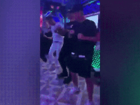 Lầy lội có tổ chức như fan Mỹ Tâm: Cứ sểnh ra là rình thần tượng vồ ếch rồi nhanh tay chế clip hài-4