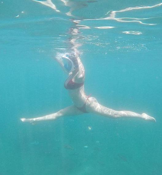 Nghiện yoga như Phương Trinh Jolie: Bất kể dưới nước hay trên sóng truyền hình đều tạo dáng bá đạo-2
