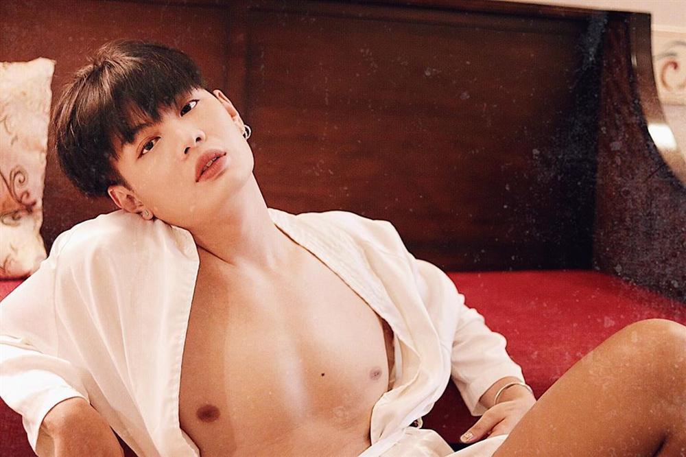 Nắng nóng đỉnh điểm, Đào Bá Lộc và Elly Trần đồng loạt khoe da thịt, Ngọc Trinh lăng-xê quần tập bó sát ra phố-1