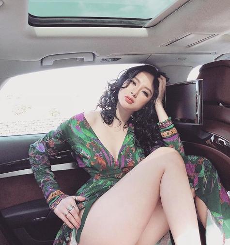 Không còn nghiện khoe thân, Angela Phương Trinh tuổi 24 đẹp nền nã trong bộ đồ phật tử-2