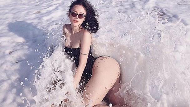 Không còn nghiện khoe thân, Angela Phương Trinh tuổi 24 đẹp nền nã trong bộ đồ phật tử-5