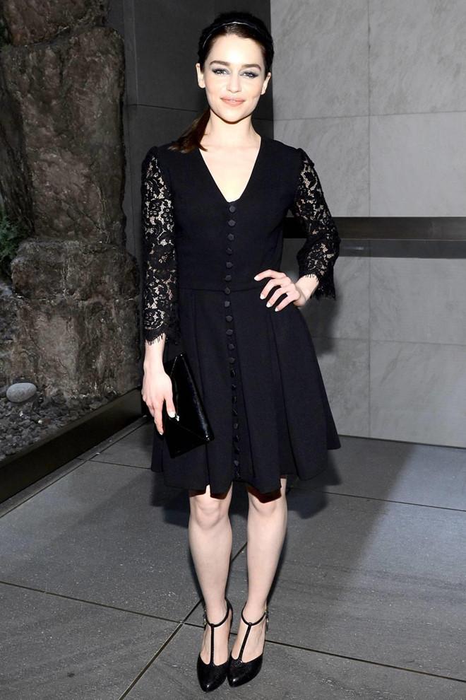 Check out Emilia Clarke's wardrobe - the most prominent female star Game of Thrones-7