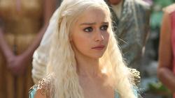 Soi tủ đồ của Emilia Clarke - sao nữ nổi bật nhất 'Game of Thrones'