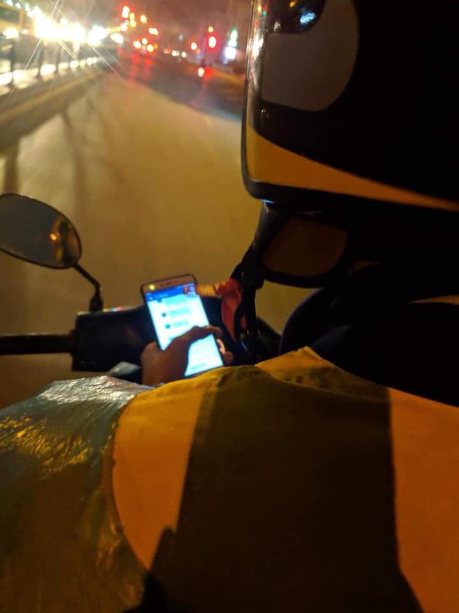 ‘Sôi máu’ nghe cuộc đối thoại giữa khách và tài xế trên chuyến xe đêm-1