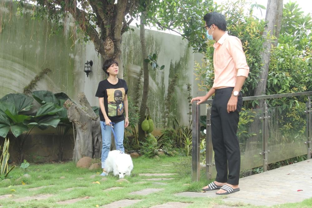 Diệu Nhi làm lố khi dắt cún cưng đang bị bệnh đi dạy học-2