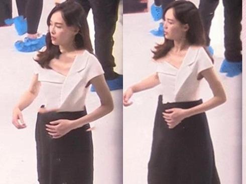 Đường Yên lấy khăn che bụng giữa tin mang thai con đầu lòng