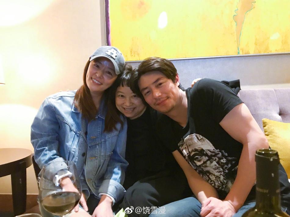 Đã ngoài 40, Lâm Tâm Như đến thăm Hoắc Kiến Hoa để nguyên mặt mộc trẻ đẹp thu hút mọi sự chú ý-1