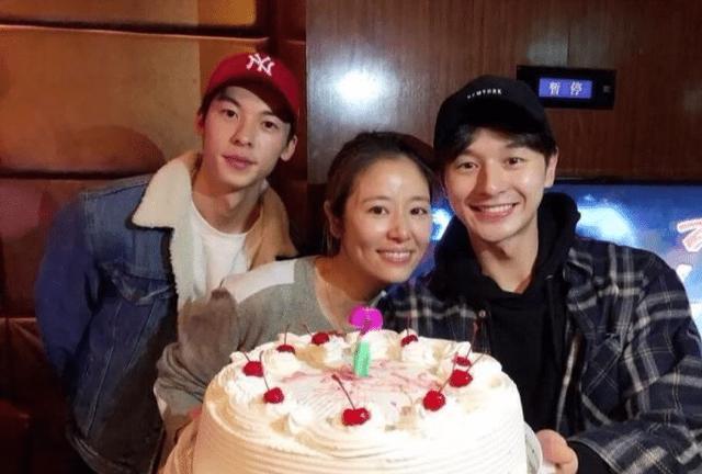 Đã ngoài 40, Lâm Tâm Như đến thăm Hoắc Kiến Hoa để nguyên mặt mộc trẻ đẹp thu hút mọi sự chú ý-11