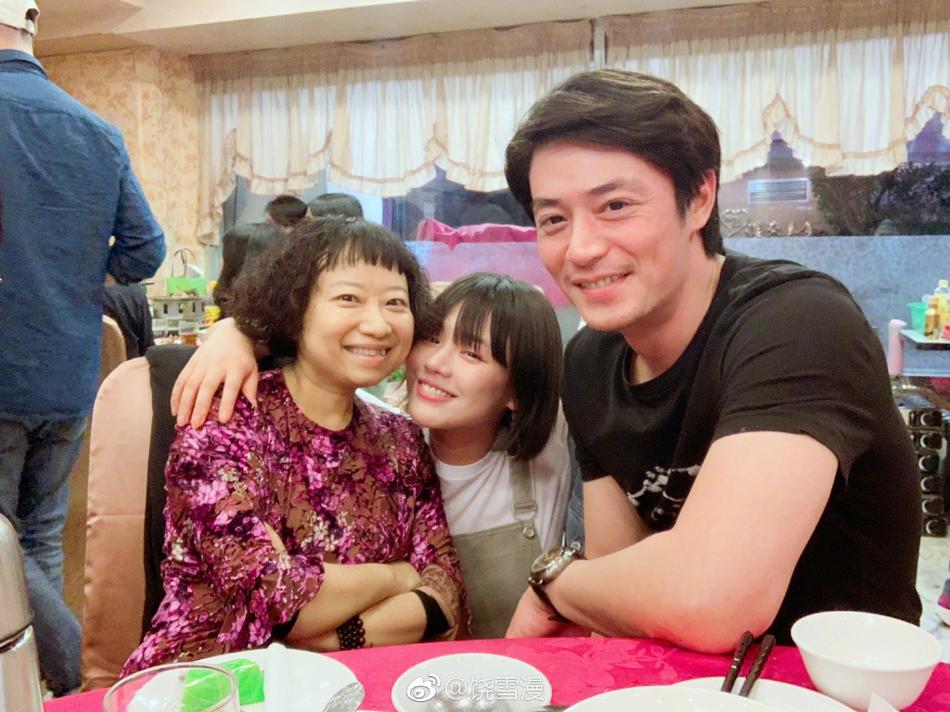 Đã ngoài 40, Lâm Tâm Như đến thăm Hoắc Kiến Hoa để nguyên mặt mộc trẻ đẹp thu hút mọi sự chú ý-2