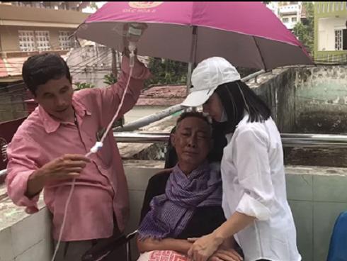 Bật khóc khi gặp Cát Phượng, nghệ sĩ Lê Bình khiến ai cũng xót xa: 'Lần này anh đau quá em ơi'