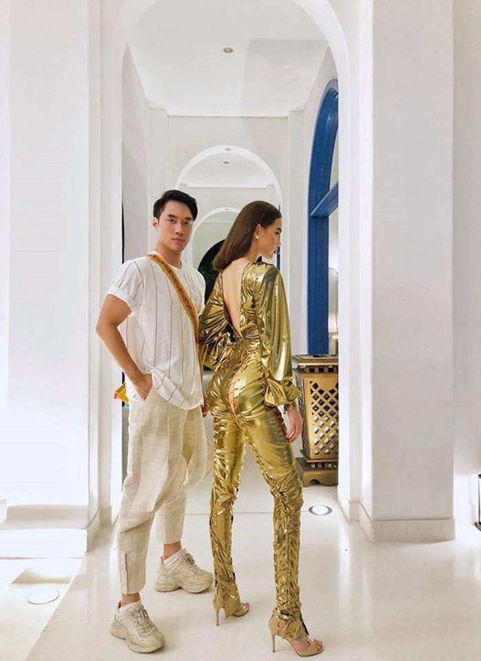 Hồ Ngọc Hà gây sốc khi biểu diễn với quần đan dây hở cả xương chậu trên sân khấu-5