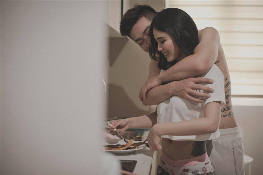 Linh Miu gây xôn xao với bộ ảnh 18+ đủ mọi tư thế cùng bạn trai-8