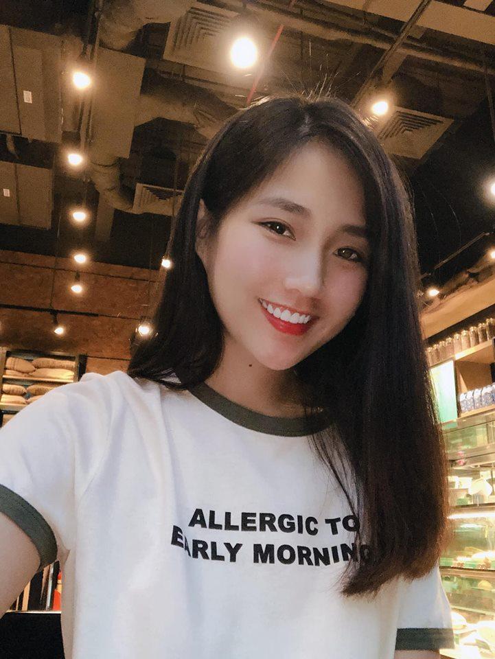 Bà Tưng cưa sừng làm nghé khi điệu đà cài nơ trên đầu rồi trổ tài catwalk-4