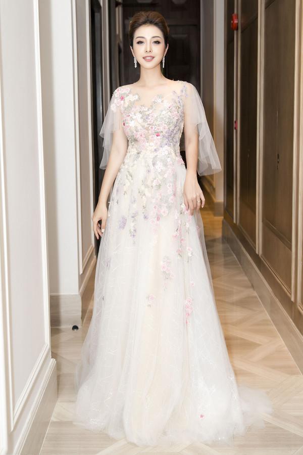 Cứ diện váy áo tông trắng từ Đặng Thu Thảo, Hương Giang đến Đông Nhi đều chinh phục khán giả-7