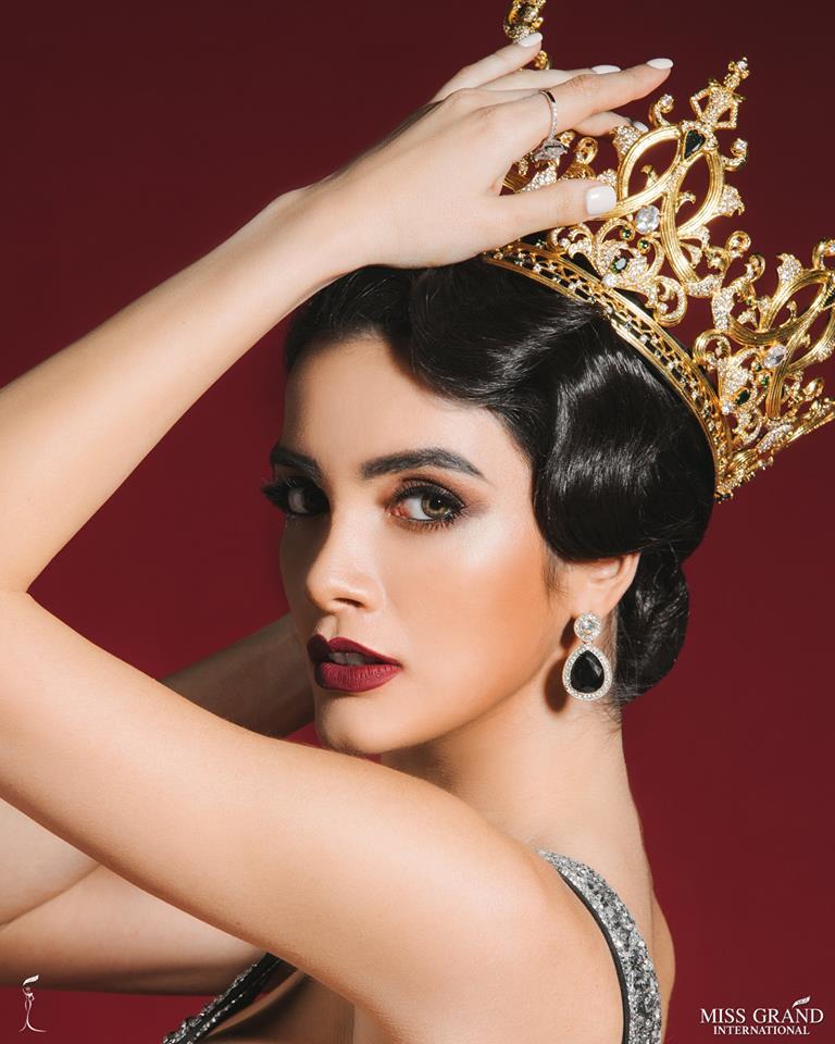 Hoa hậu cười vào mặt Phương Khánh khoe vẻ đẹp hoàn hảo khó cưỡng trong bộ ảnh mới-5