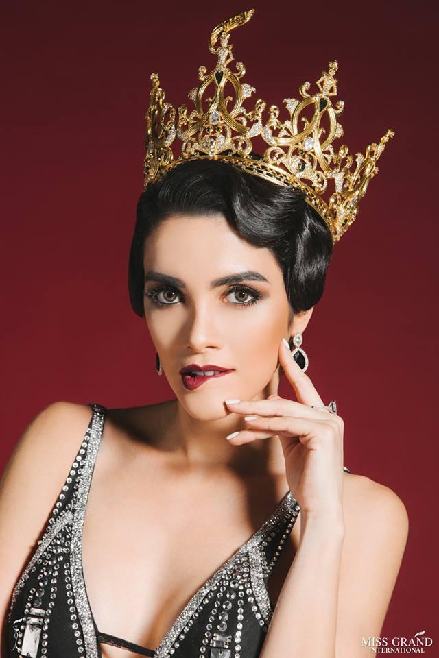 Hoa hậu cười vào mặt Phương Khánh khoe vẻ đẹp hoàn hảo khó cưỡng trong bộ ảnh mới-3