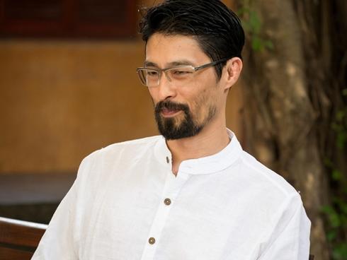 Johnny Trí Nguyễn và bạn gái hướng dẫn phụ nữ cách tự vệ khi bị sàm sỡ-1