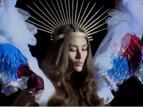 Trầm trồ trước sàn catwalk đẹp độc lạ có 1-0-2 tại vịnh Hạ Long-9