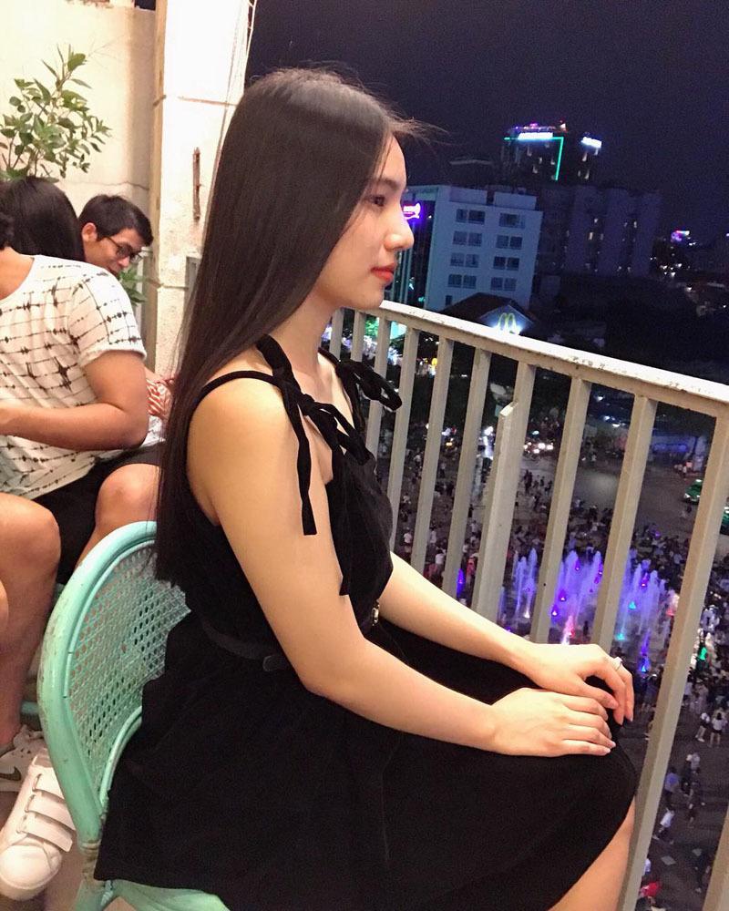 Cô gái vừa nhận vương miện hoa khôi, 10 đại gia rủ đi chơi, mua sắm-3