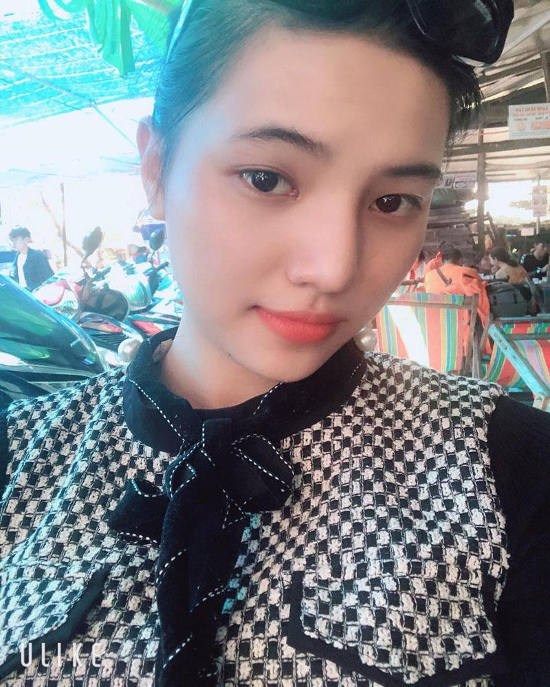 Cô gái vừa nhận vương miện hoa khôi, 10 đại gia rủ đi chơi, mua sắm-4