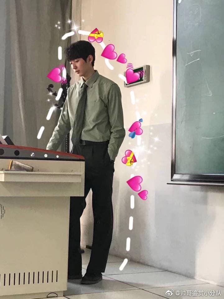 Bị chụp lén, giảng viên Lý luận quân sự bất ngờ nổi như cồn vì ngoại hình đẹp bất chấp cả camera thường-3