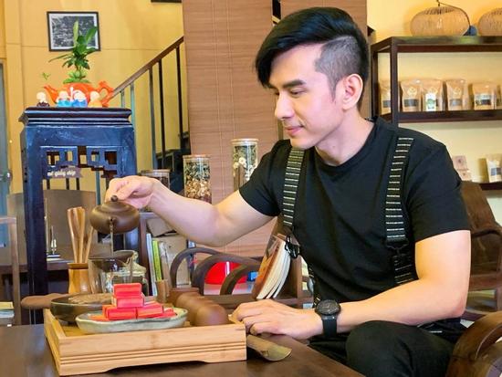 Đan Trường đáp trả khi bị góp ý tóc như củ hành cuốn lô: 'Tóc của tôi nên muốn để thế nào là quyền của tôi'