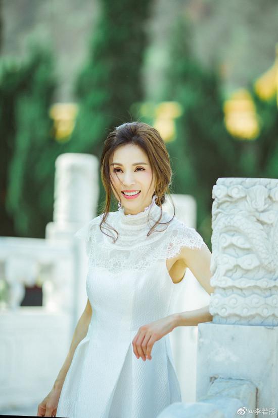 Lý Nhược Đồng lại gây xôn xao cộng đồng mạng vì nhan sắc trẻ trung không thể tin nổi ở tuổi 45-2