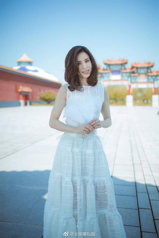 Lý Nhược Đồng lại gây xôn xao cộng đồng mạng vì nhan sắc trẻ trung không thể tin nổi ở tuổi 45-4