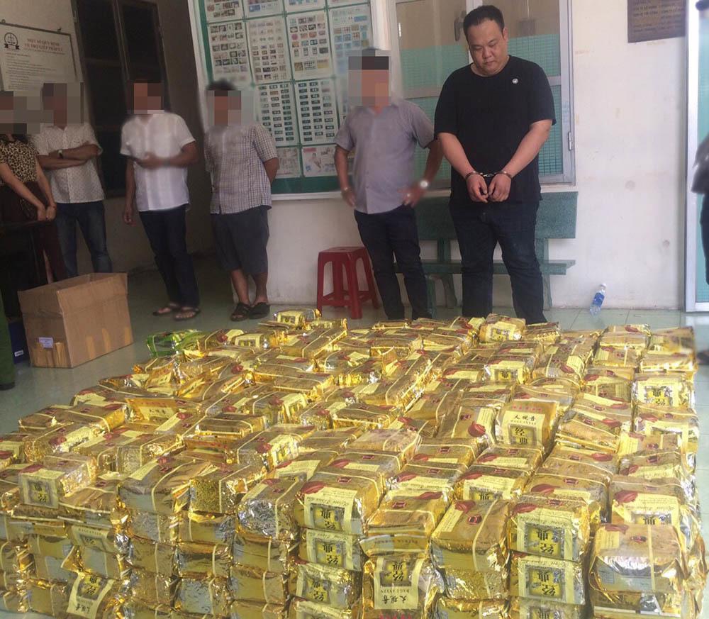 Bắt hơn 1,1 tấn ma túy đá ở Sài Gòn-5