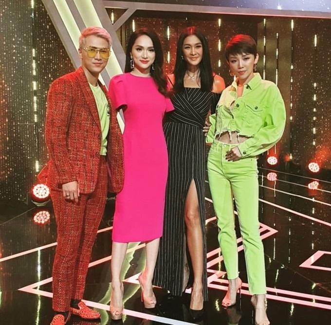 Đi mai mối mà Hương Giang mặc đẹp lấn át, có phải muốn hút hết trai đẹp hay không?-7