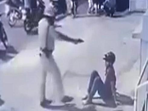 Đã xác định CSGT trong video chĩa súng, đánh người vi phạm giao thông-2